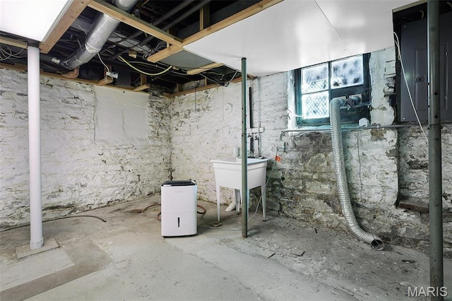 1317 Shenandoah Ave, Saint Louis, MO 63104 - basement with a sink