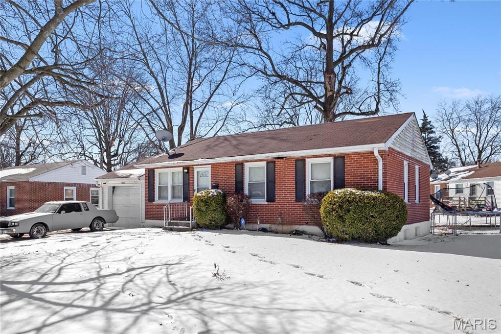 9345 Nelan Dr, Saint Louis, MO 63137 - photo 2