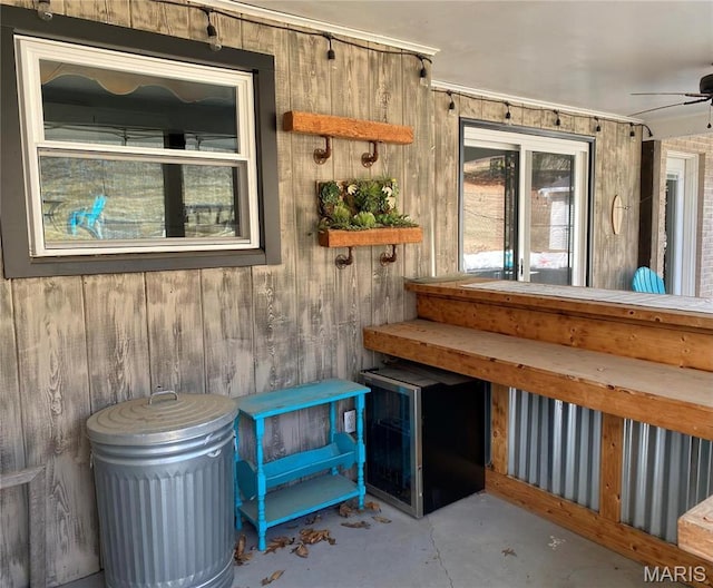 2 El Rancho Dr, Hannibal, MO 63401 - detailed view of wood walls and a ceiling fan