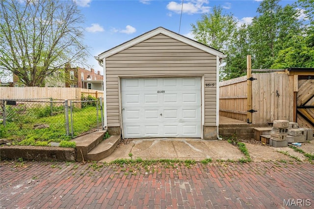 4649 Louisiana Ave, Saint Louis, MO 63111 - detached garage featuring fence and a gate