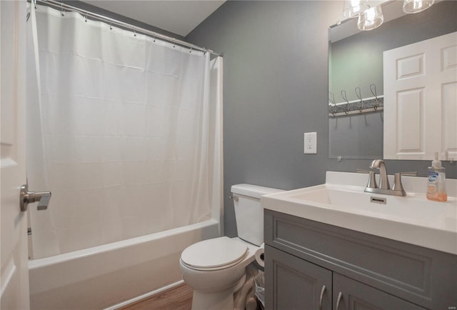 601 Broadway St, Van Buren, MO 63965 - full bath featuring toilet, shower / bathtub combination with curtain, vanity, and wood finished floors