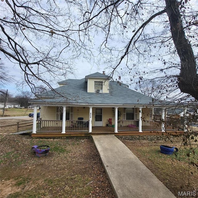 808 Walnut St, Doniphan, MO 63935 - view of front facade with a porch and a chimney