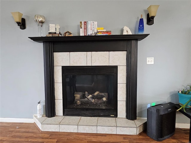 19782 Sugar Ln, Waynesville, MO 65583 - detailed view of a tile fireplace, wood finished floors, and baseboards