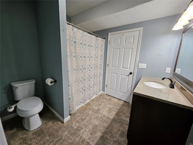 19782 Sugar Ln, Waynesville, MO 65583 - bathroom with toilet, vanity, a shower with curtain, and baseboards