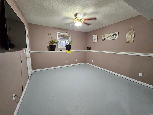 19782 Sugar Ln, Waynesville, MO 65583 - spare room with ceiling fan, a textured ceiling, concrete floors, and baseboards