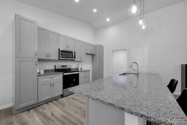 1569 Hickory Lndg, De Soto, MO 63020 - kitchen with appliances with stainless steel finishes, a sink, gray cabinets, light wood-style flooring, and high vaulted ceiling