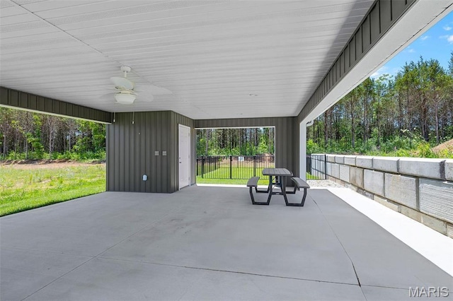 1569 Hickory Lndg, De Soto, MO 63020 - view of patio featuring a ceiling fan and fence