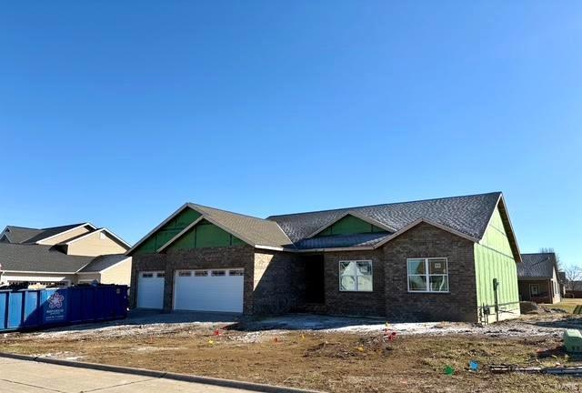 view of front of property featuring a garage and driveway