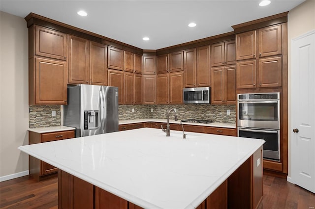 4036 Hempstead St, Saint Charles, MO 63301 - kitchen featuring stainless steel appliances, a sink, dark wood-style flooring, backsplash, and recessed lighting