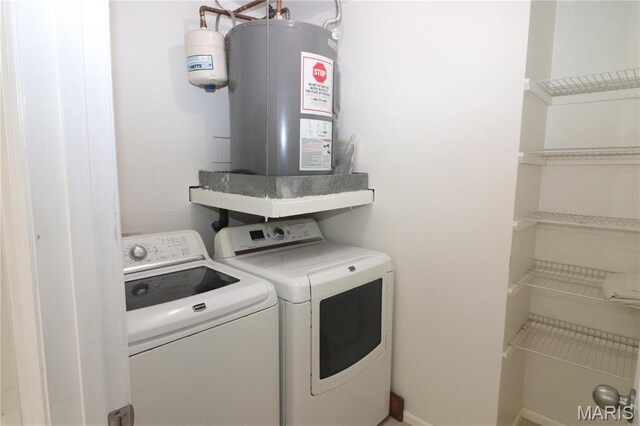 1090 Mersey Bend Dr Unit F, Saint Louis, MO 63129 - laundry area featuring washer and dryer, water heater, and baseboards
