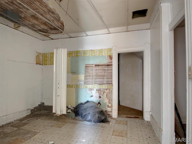1700 Chestnut, Hannibal, MO 63401 - interior space with light flooring