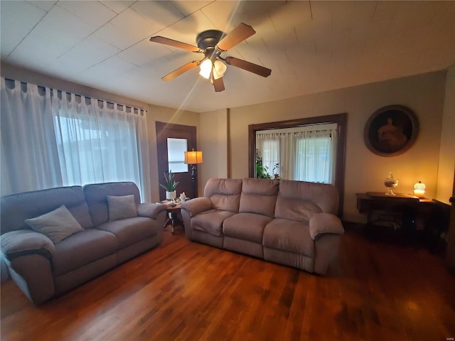 508 S Grand Ave, Houston, MO 65483 - living room with wood finished floors and a ceiling fan