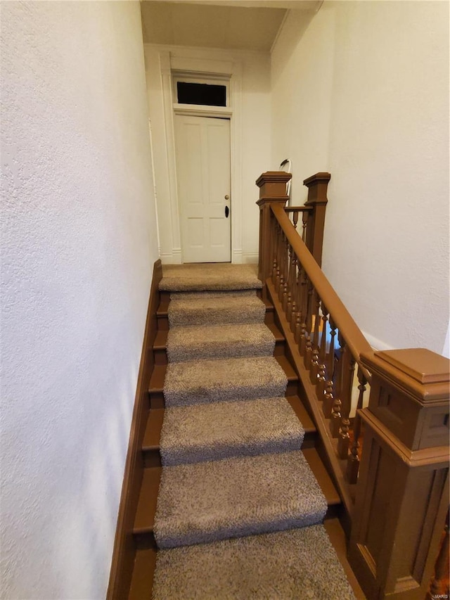 508 S Grand Ave, Houston, MO 65483 - stairway with a textured wall