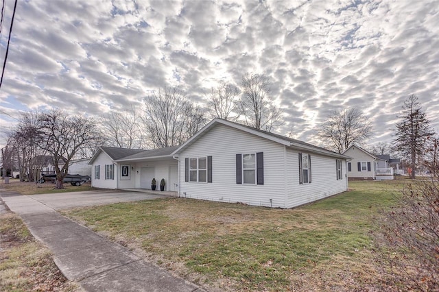 403 S Maple St Unit 403-405, Staunton, IL 62088 - single story home featuring concrete driveway and a front yard