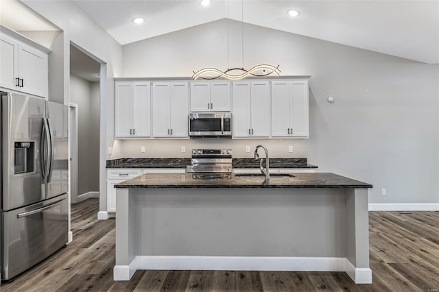 725 Deerfield Ln, Farmington, MO 63640 - kitchen featuring stainless steel appliances, a sink, vaulted ceiling, dark stone countertops, and dark wood-style flooring
