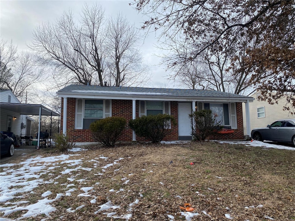 10541 Castle Dr, Saint Louis, MO 63136 - photo 1