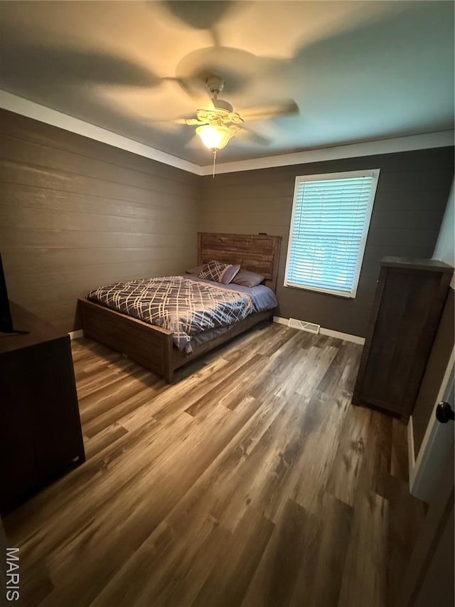 15 W Bibb Dr, Bowling Green, MO 63334 - bedroom featuring wood finished floors and ceiling fan