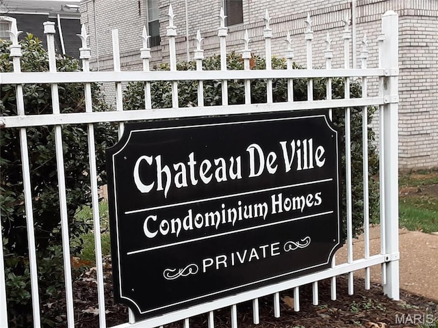 4290 Chateau De Ville Dr Unit G, Saint Louis, MO 63129 - view of community / neighborhood sign