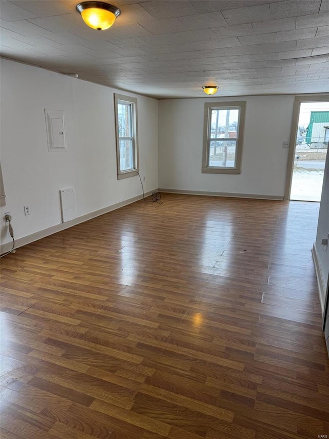 1355 Springfield Rd, Lebanon, MO 65536 - empty room featuring healthy amount of natural light, wood finished floors, and baseboards