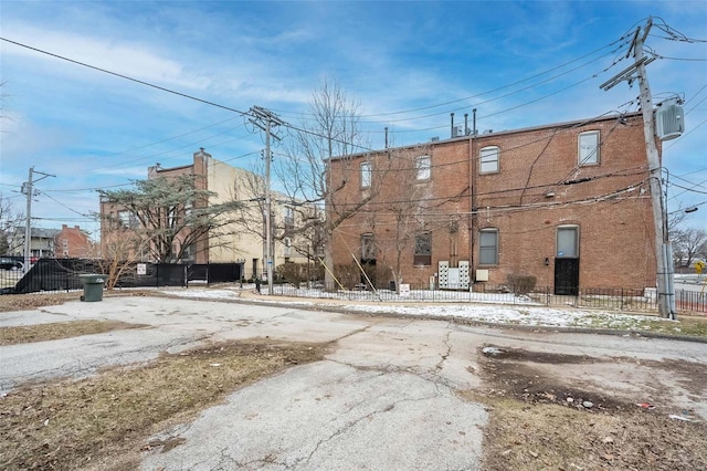 1523 S 10th St Unit 207, Saint Louis, MO 63101 - view of building exterior featuring fence