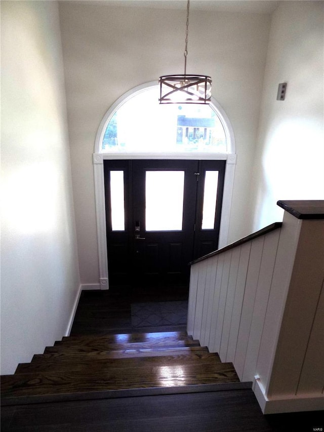 1002 Cypress Dr, Rolla, MO 65401 - foyer with wood finished floors and a chandelier