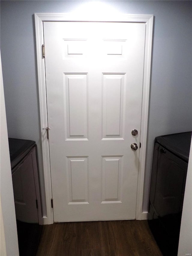 1002 Cypress Dr, Rolla, MO 65401 - detailed view of washer and dryer and wood finished floors