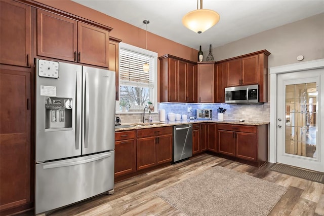 821 N State St, Litchfield, IL 62056 - kitchen with stainless steel appliances, a sink, wood finished floors, and backsplash