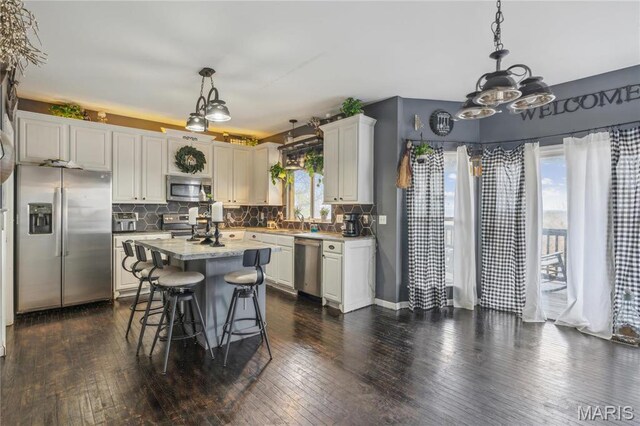 8038 Fox Holw, Barnhart, MO 63012 - kitchen with appliances with stainless steel finishes, a chandelier, a sink, decorative backsplash, and light countertops