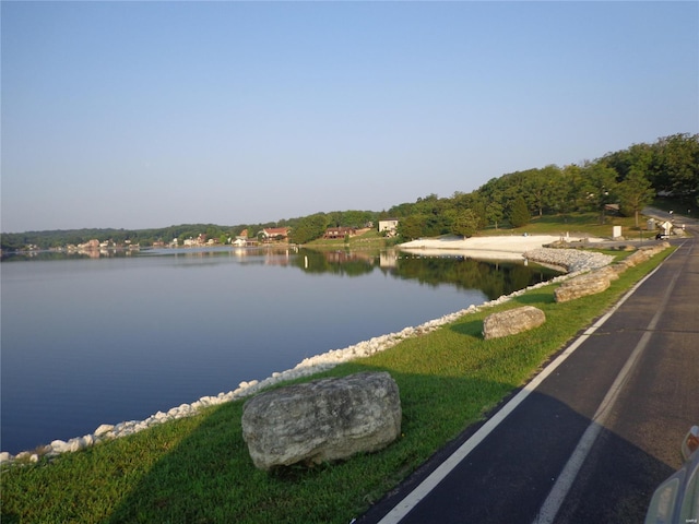 10407 Lake Crest Dr, Hillsboro, MO 63050