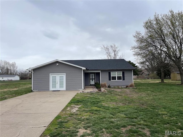 38 Byrd Dr, Sikeston, MO 63801 - single story home with french doors, a front yard, and driveway