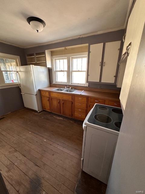 415 N Grand St, Willow Springs, MO 65793 - kitchen featuring white appliances, crown molding, dark wood-type flooring, a sink, and plenty of natural light