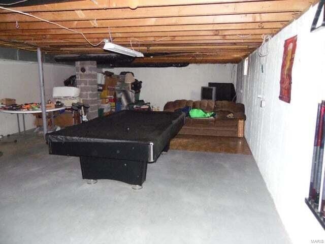 unfinished below grade area featuring billiards