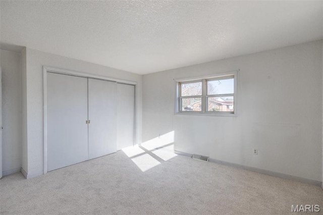 2125 Barron Rd, Poplar Bluff, MO 63901 - unfurnished bedroom featuring carpet, a closet, and a textured ceiling