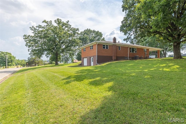 2125 Barron Rd, Poplar Bluff, MO 63901 - view of green lawn with an attached garage
