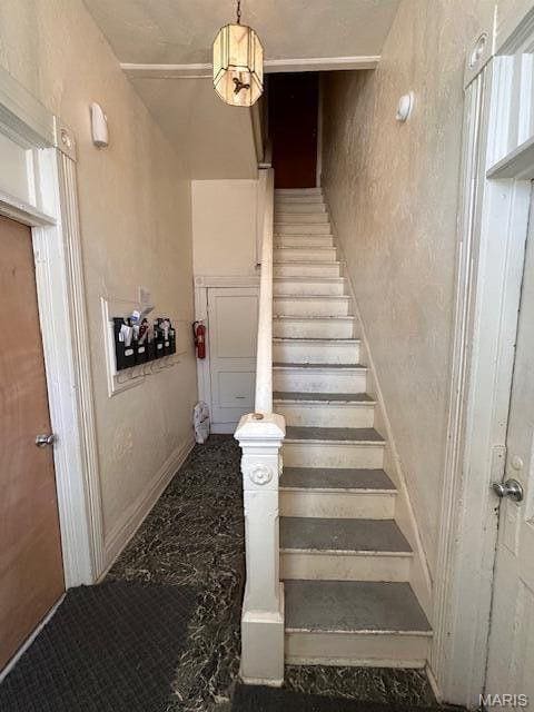 305 E Main St, Willow Springs, MO 65793 - view of staircase