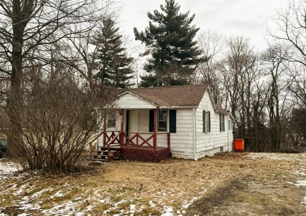 808 S 8th St, Vandalia, IL 62471 - view of front facade featuring covered porch and roof with shingles
