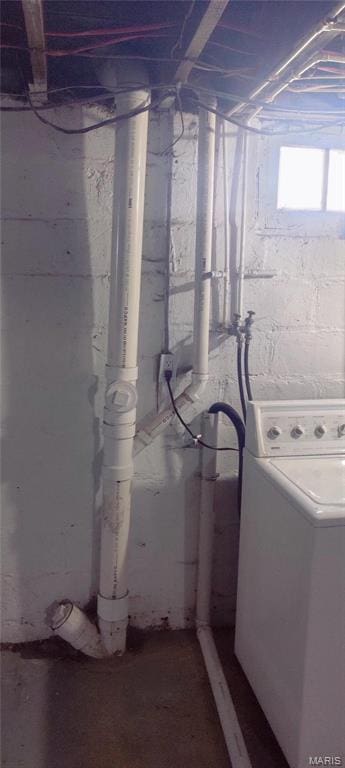 7119 Lexington Ave, Normandy, MO 63121 - below grade area with washer / clothes dryer