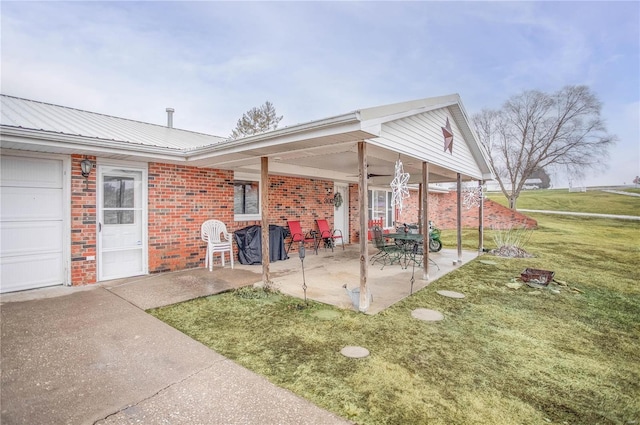 302 E Bay St, Pleasant Hill, IL 62366 - view of patio featuring a ceiling fan