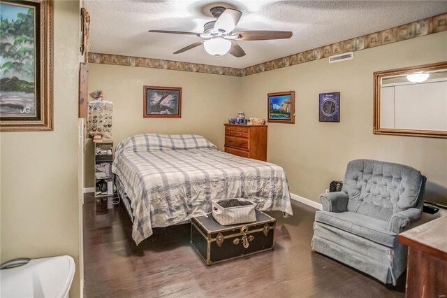 302 E Bay St, Pleasant Hill, IL 62366 - bedroom featuring baseboards, a textured ceiling, wood finished floors, and a ceiling fan