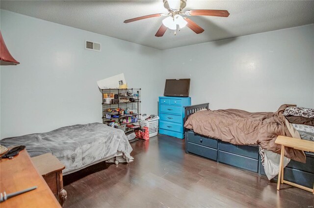 302 E Bay St, Pleasant Hill, IL 62366 - bedroom featuring wood finished floors and a ceiling fan