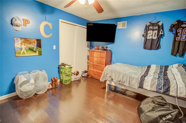 302 E Bay St, Pleasant Hill, IL 62366 - bedroom with wood finished floors, ceiling fan, baseboards, and a closet