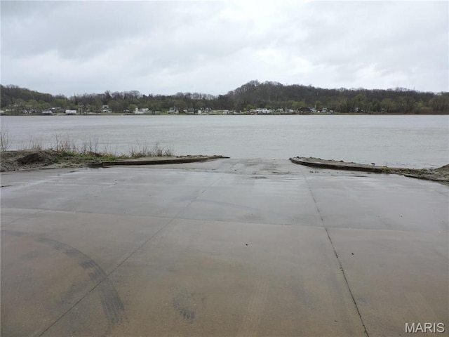 17 Martone St, Elsberry, MO 63343 - view of patio / terrace with a water view