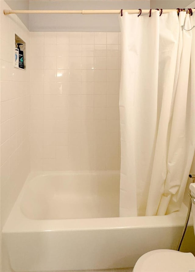 3253 Leisurewood Ct Unit G, Florissant, MO 63033 - full bathroom featuring toilet and shower / bath combo with shower curtain
