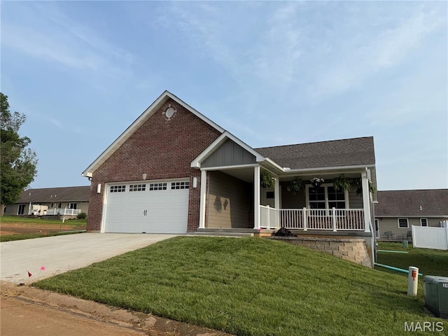 40 Butterfield, Farmington, MO 63640 - ranch-style home with driveway, covered porch, brick siding, and a front yard