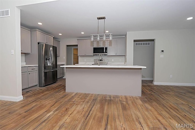 40 Butterfield, Farmington, MO 63640 - kitchen featuring stainless steel appliances, gray cabinetry, light countertops, baseboards, and recessed lighting
