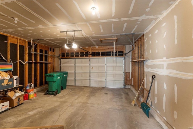 2537 Castle Pines Dr, Imperial, MO 63052 - view of garage