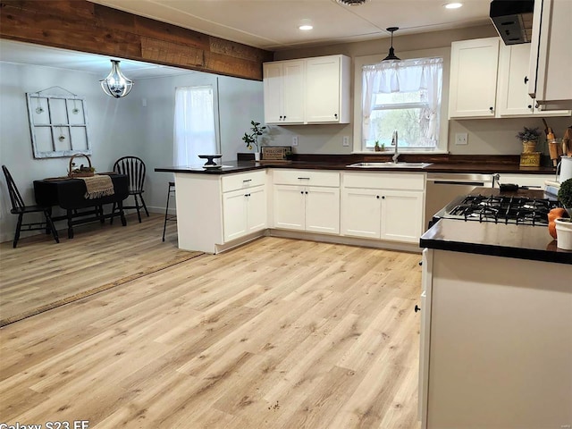 972 Sunny Ridge Vw, Union, MO 63084 - kitchen with a sink, dark countertops, a peninsula, light wood-style floors, and recessed lighting