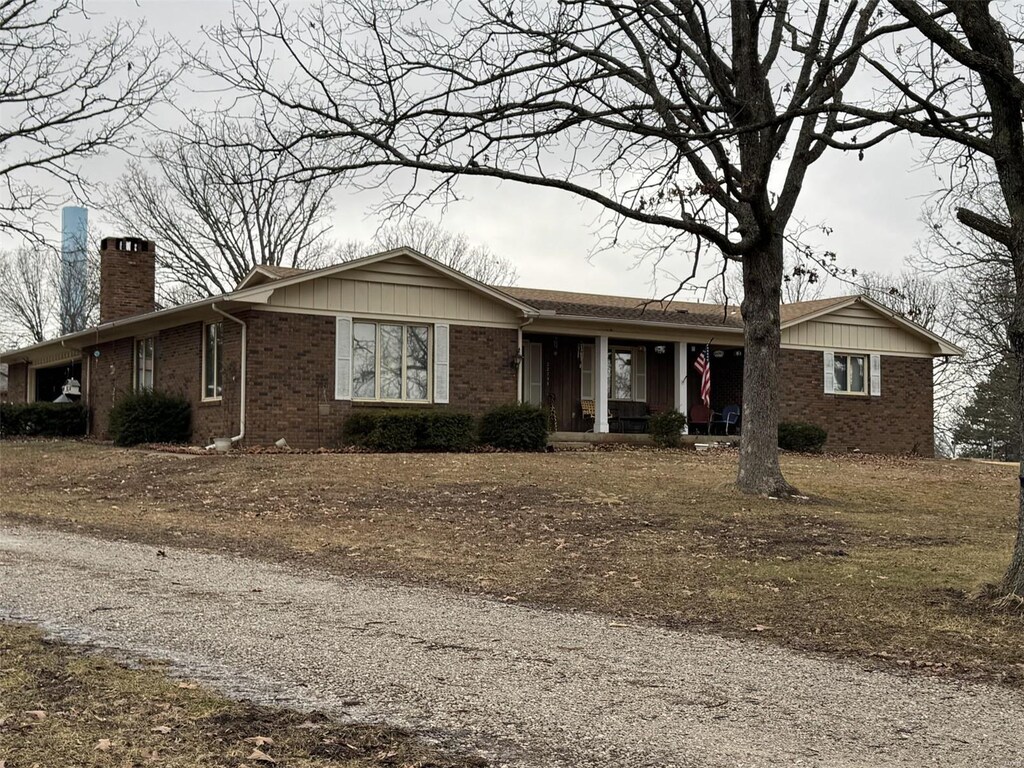 22755 Pin Oak Dr, Lebanon, MO 65536 - photo 1