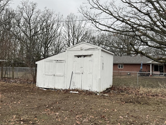 22755 Pin Oak Dr, Lebanon, MO 65536 - view of shed featuring fence