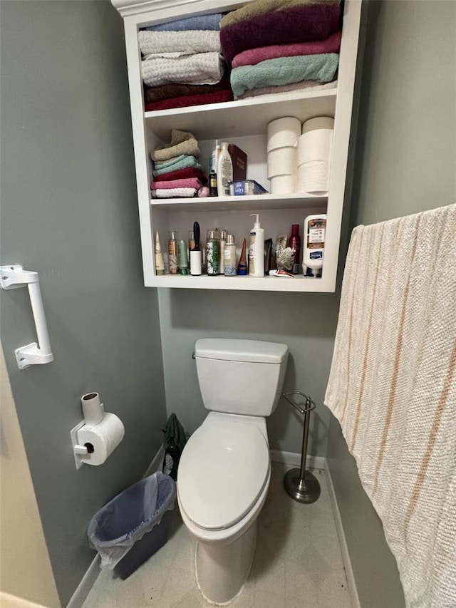 22755 Pin Oak Dr, Lebanon, MO 65536 - bathroom featuring baseboards and toilet
